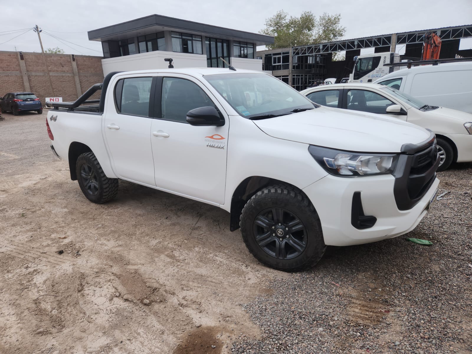 Toyota Hilux 4x4 equipada para minería